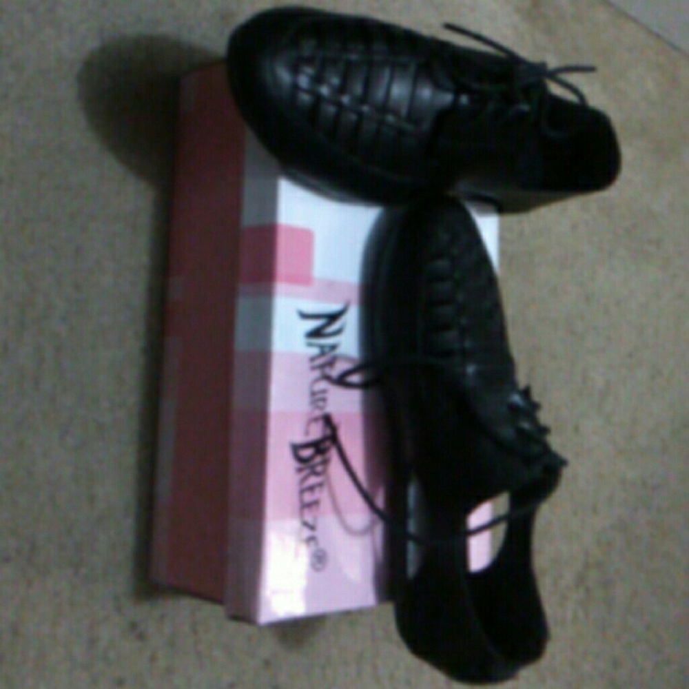 Shoe - Picture 3 of 3