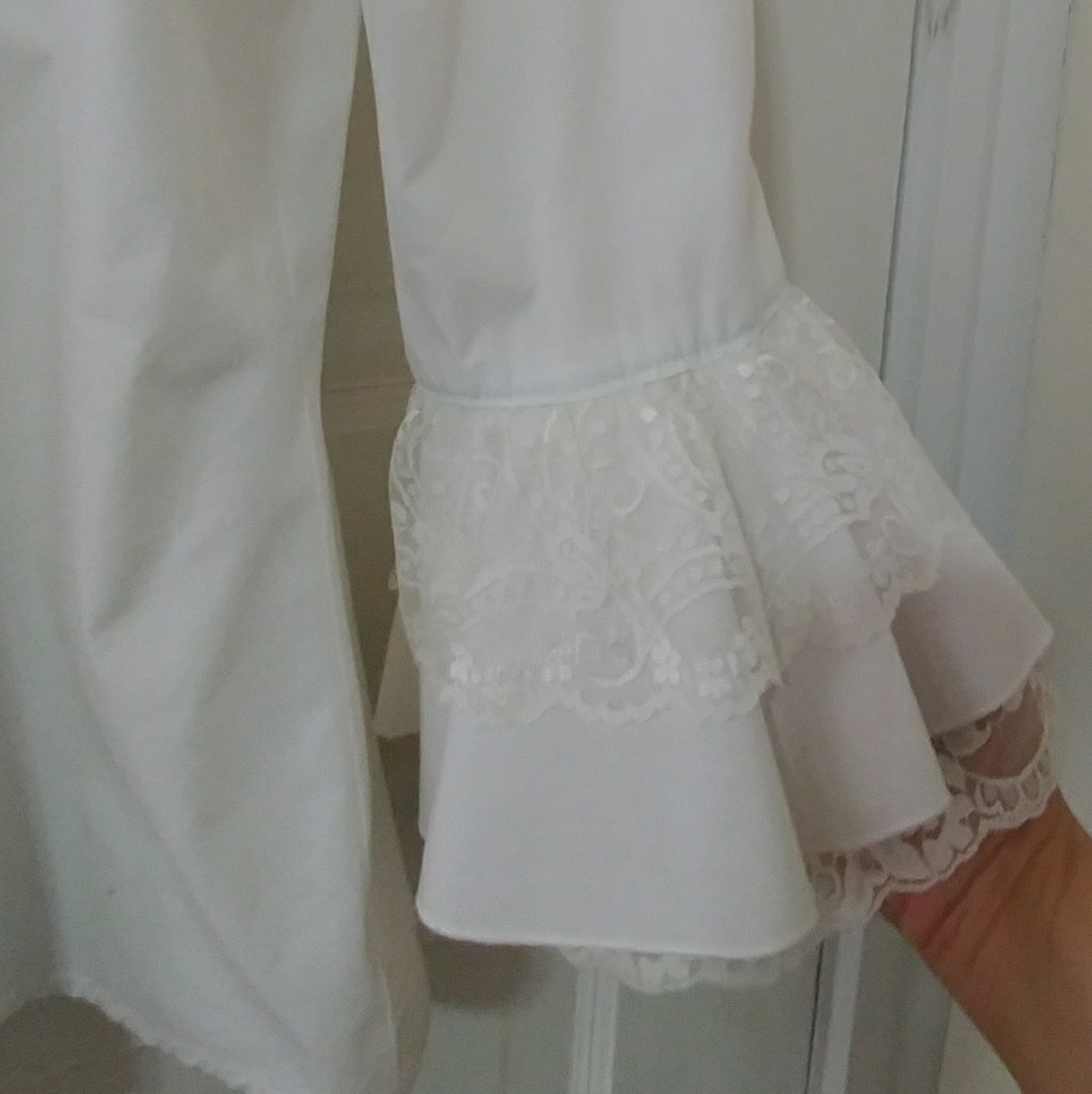 White blouse - Picture 4 of 4