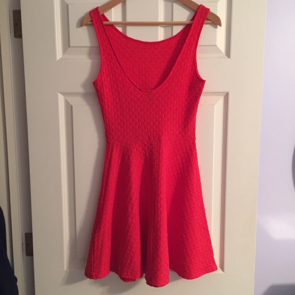 Red textured A line dress - Picture 2 of 4