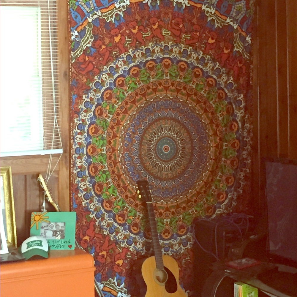 3- D Grateful Dead tapestry 8 ft long 5ft wife