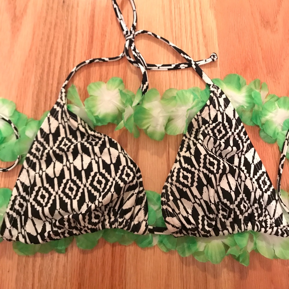 Fits like S/M - Old Navy Top ‼️ make an offer!!