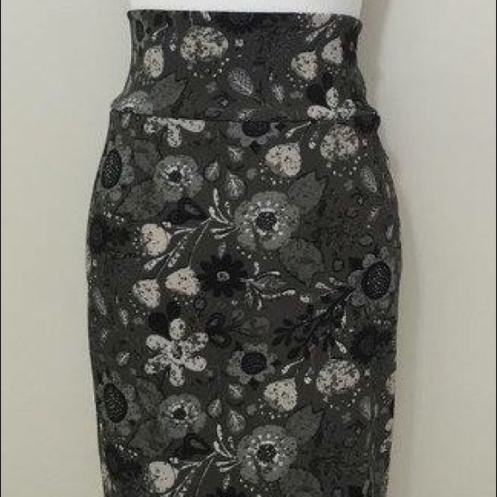 LULAROE CASSIE Black & Gray Floral UNICORN - XL