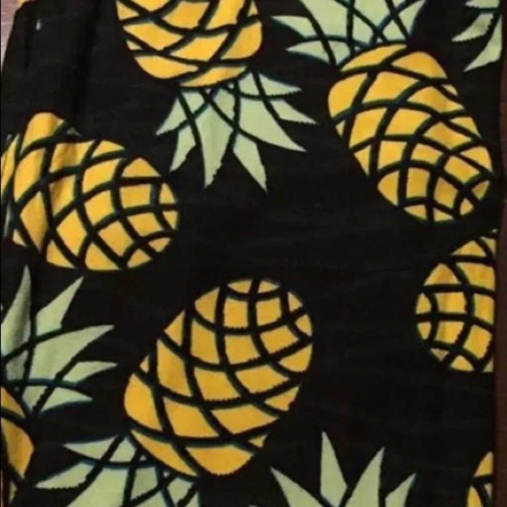 BNWOT - Lularoe Pineapple leggings!! One size