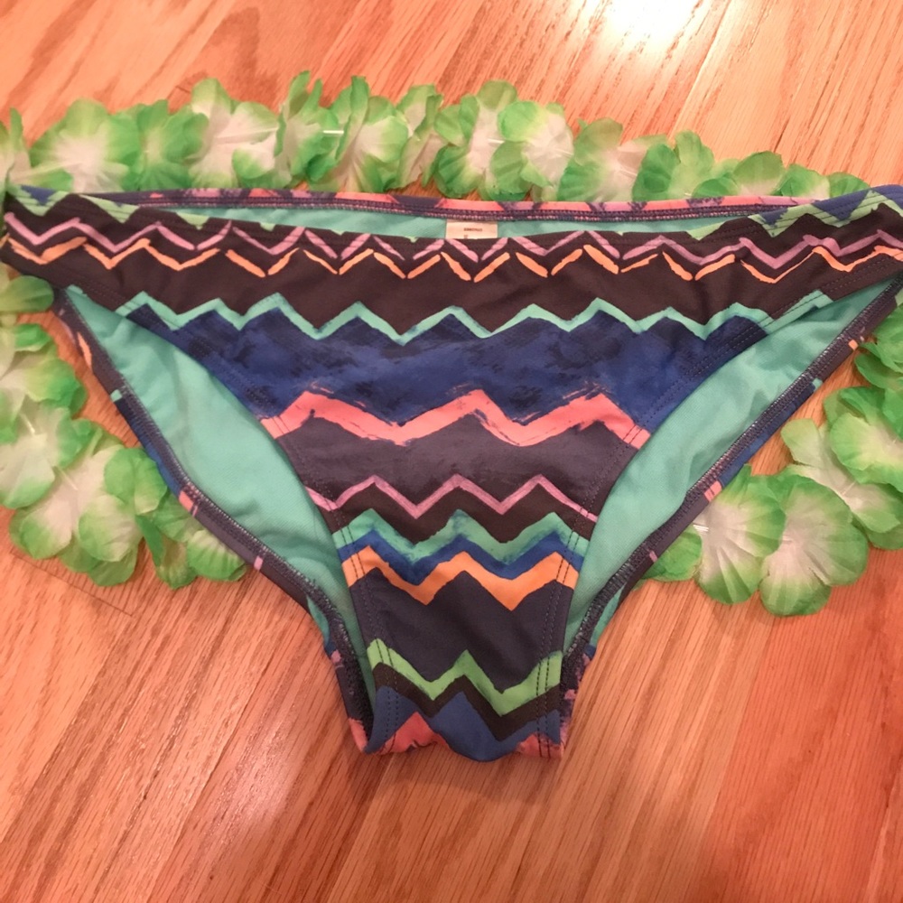 Never worn ❗️ fits like medium