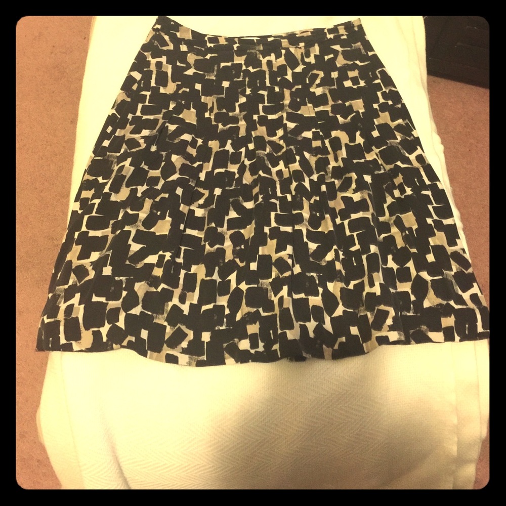 Knee length professional skirt