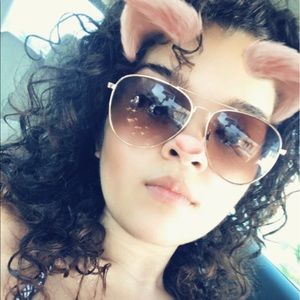 Meet your Posher, Victoria