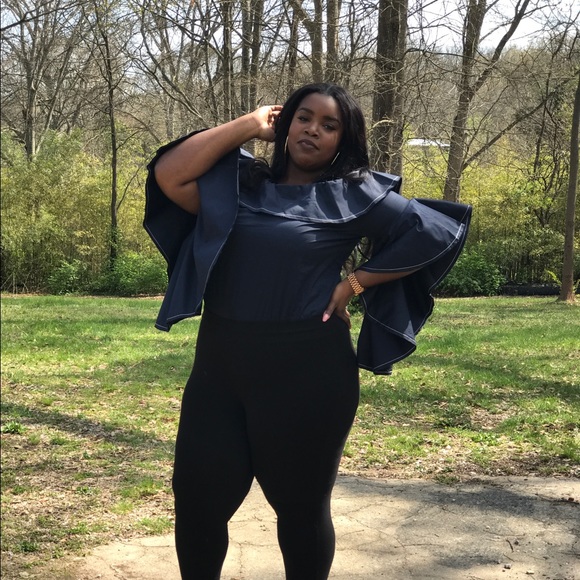 Off shoulder Top - Picture 2 of 2