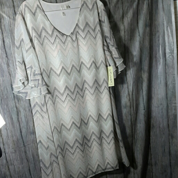 New dress with tags, 3 X. Cool pattern - Picture 2 of 7