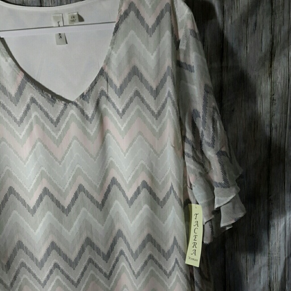 New dress with tags, 3 X. Cool pattern - Picture 3 of 7