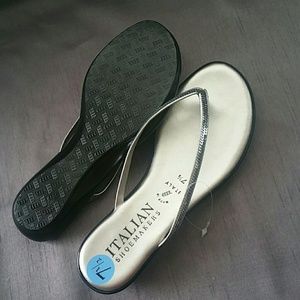 Italian Shoemakers Women's Thong Sandal -Size 7.5