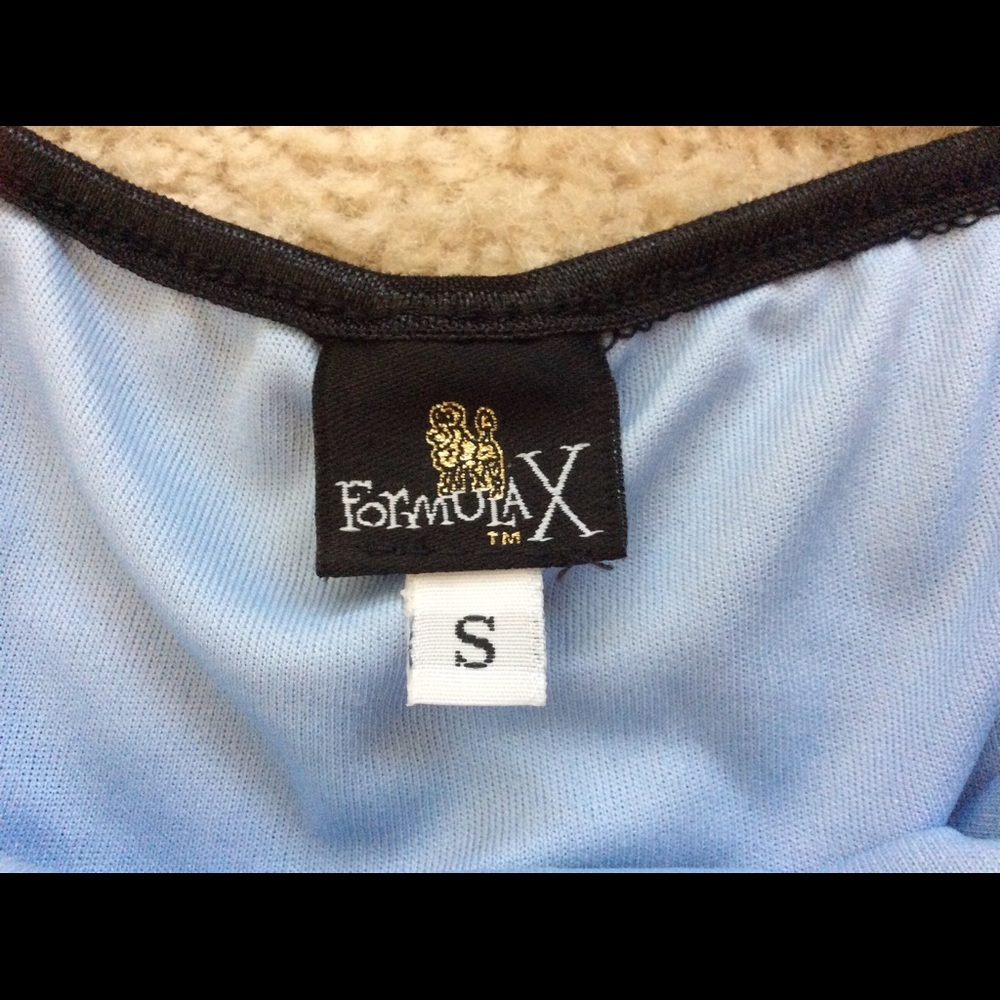 Woman's Formula X crop top. - Picture 4 of 4