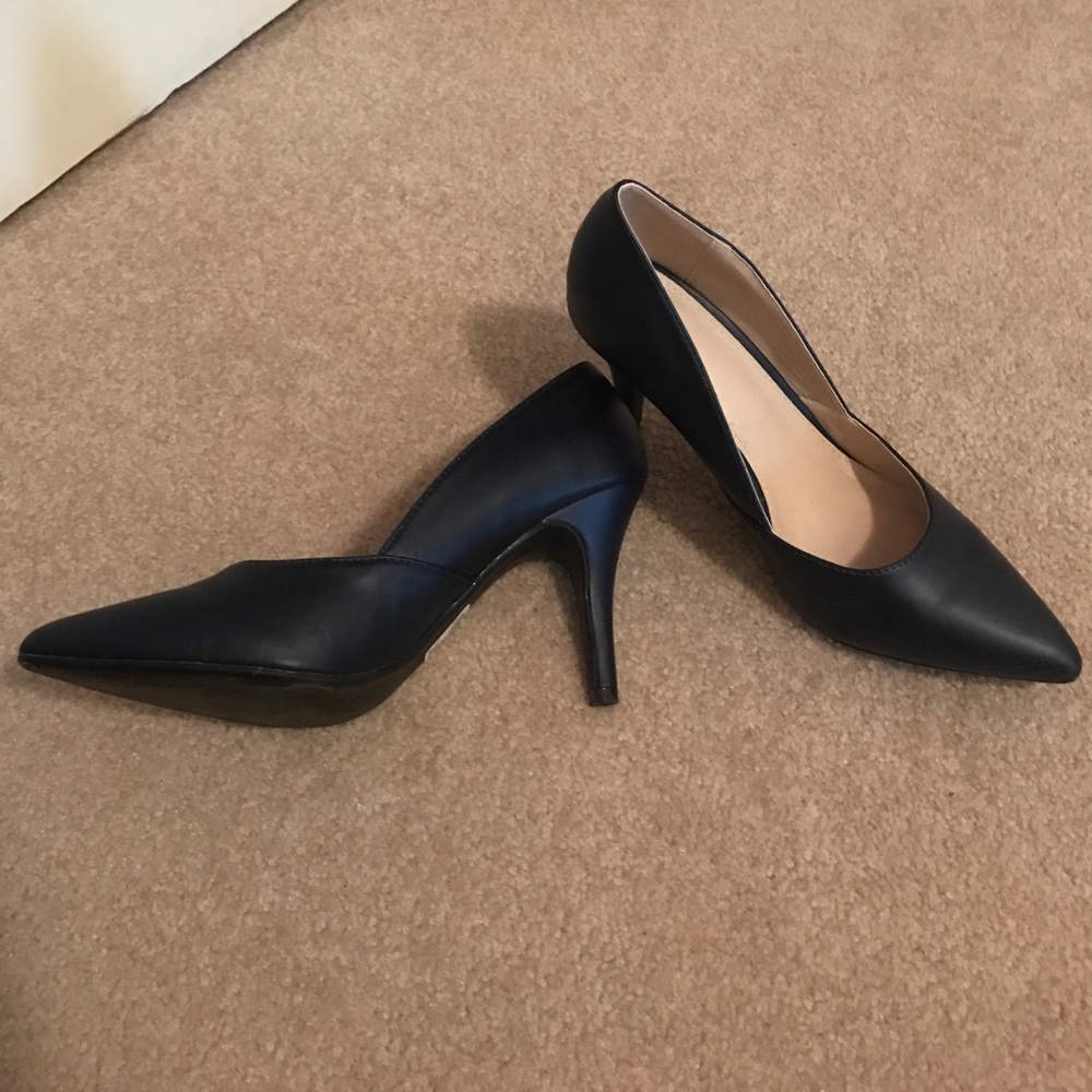 Navy heels