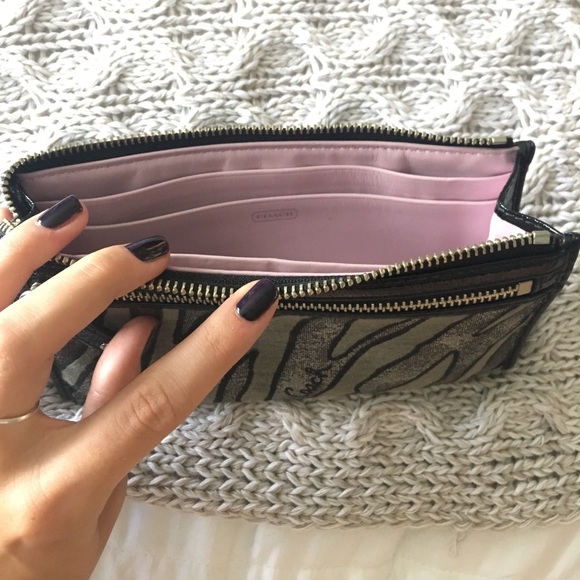 Coach wristlet - Picture 3 of 3