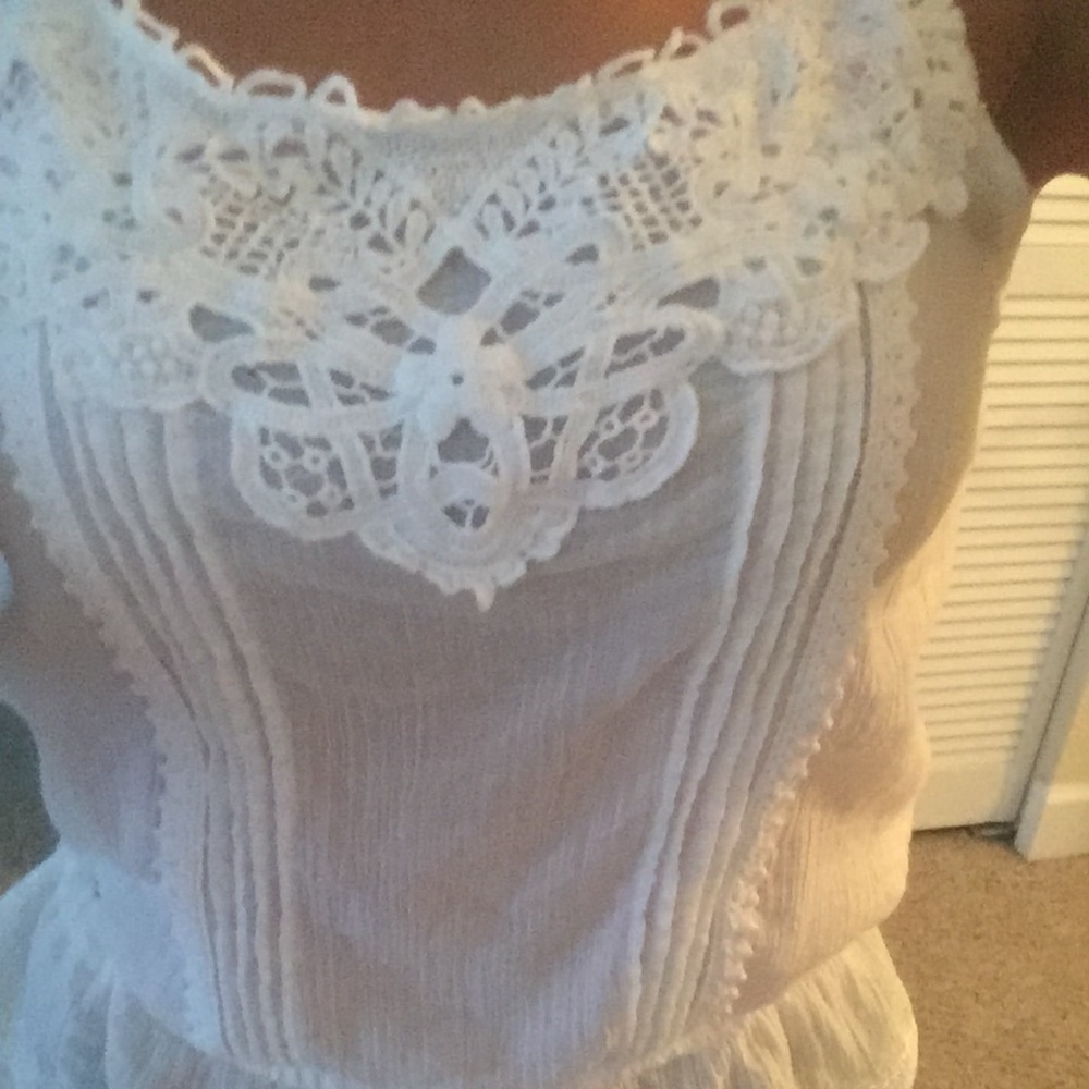 White Lace Summer-y Top 💕
