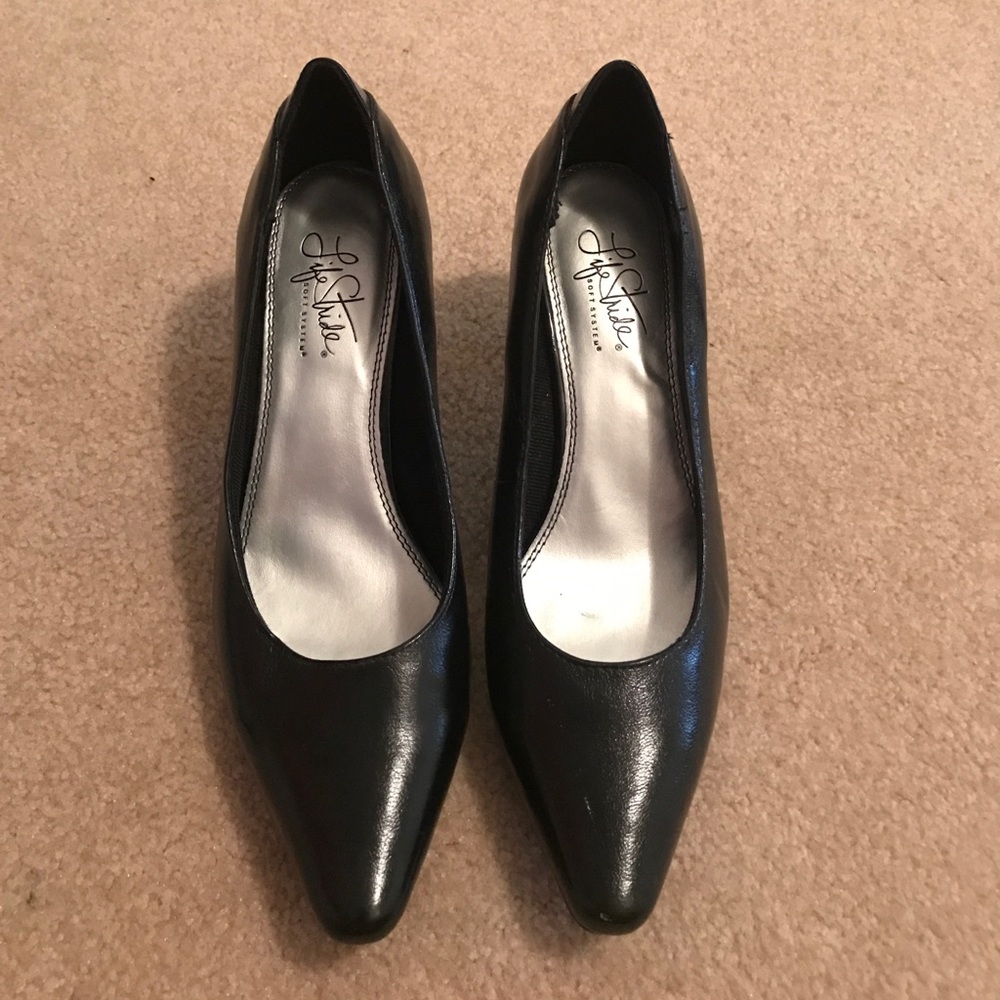 Black lifestride heels.