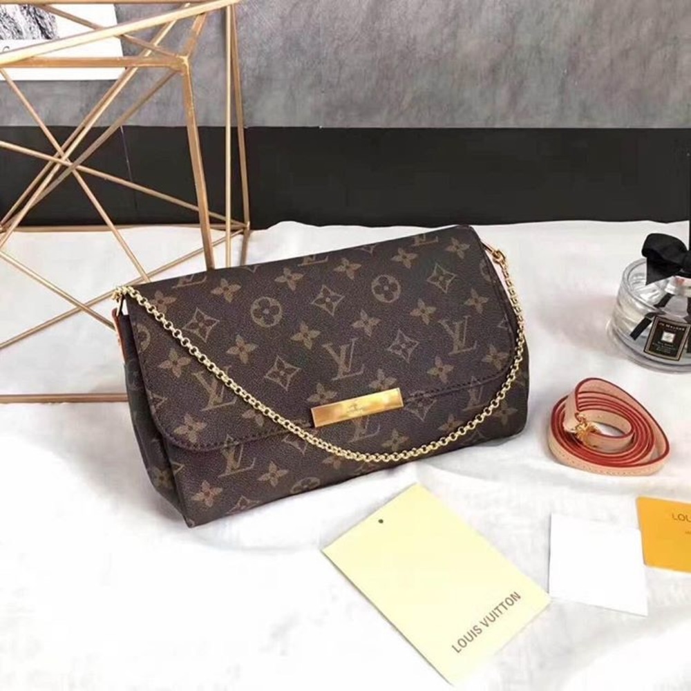 Louis Vuitton crossbody! With chain and strap!