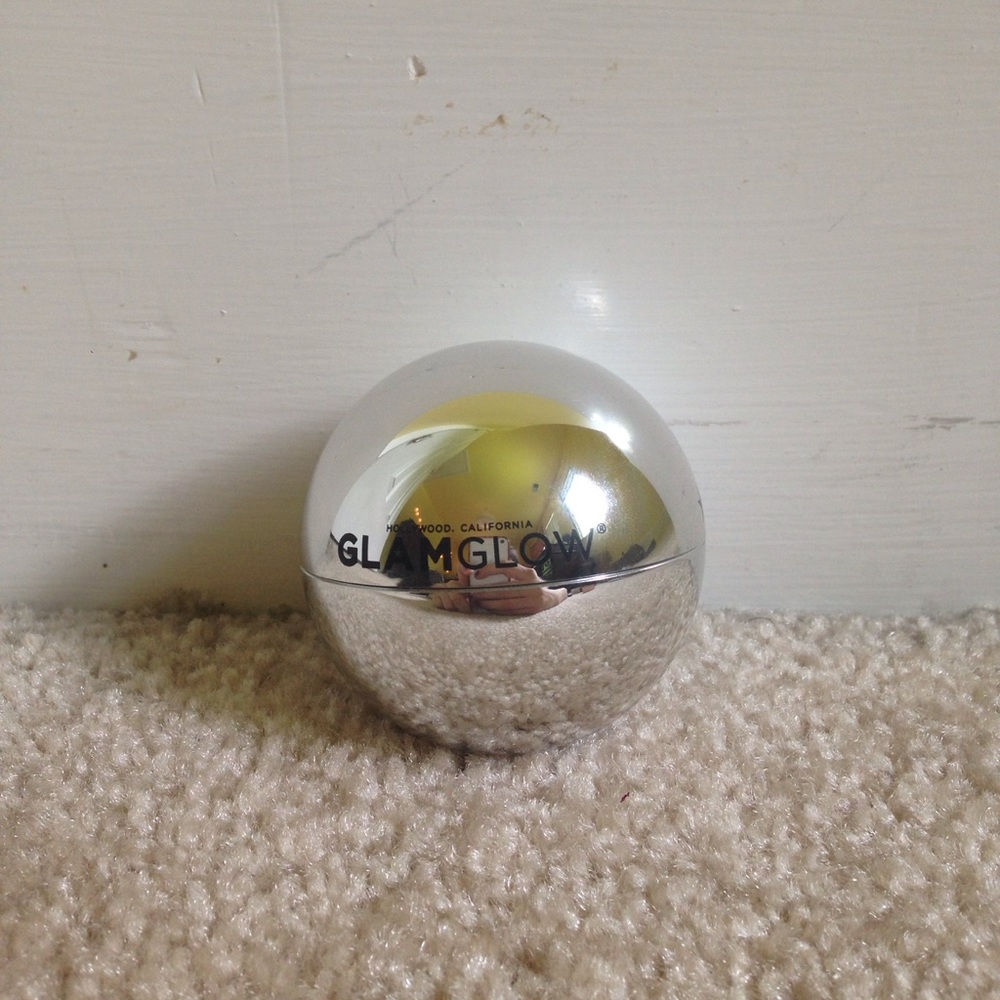 GlamGlow poutmud