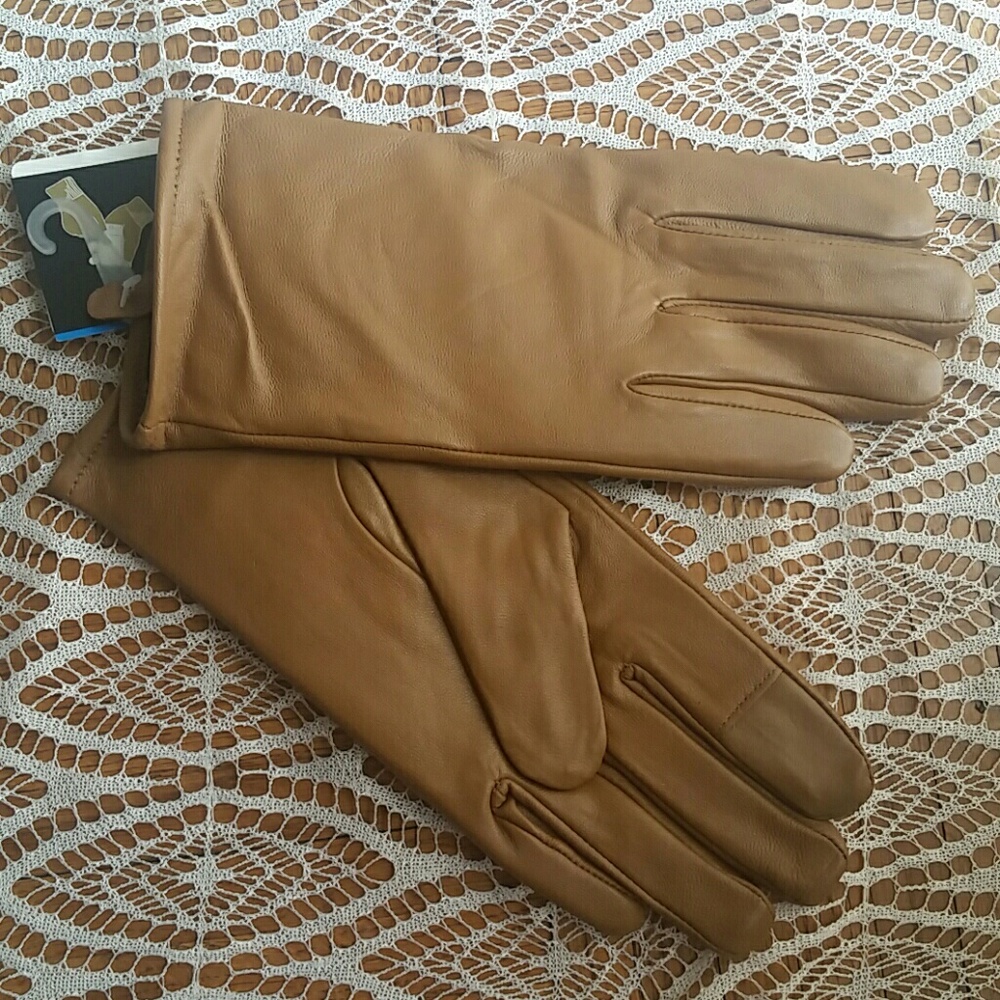 Faux Leather Touch Gloves in Chestnut