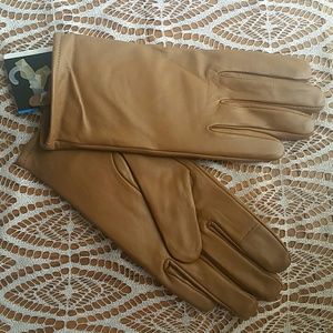 Faux Leather Touch Gloves in Chestnut