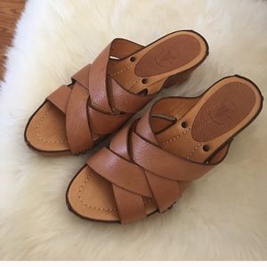 Frye Sandals barely worn size 6