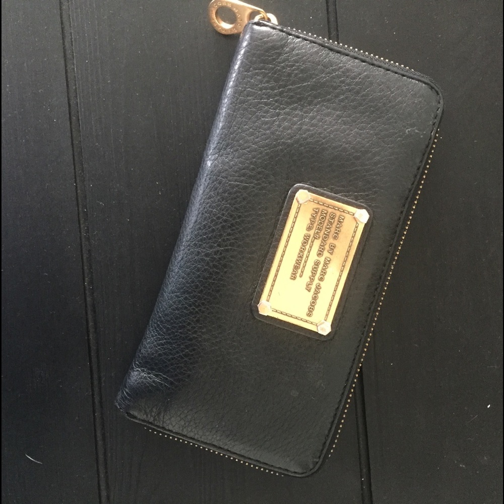 Marc Jacobs Classic Q Vertical Zippy Wallet