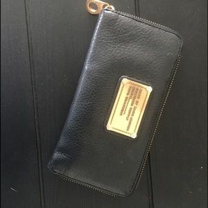 Marc Jacobs Classic Q Vertical Zippy Wallet