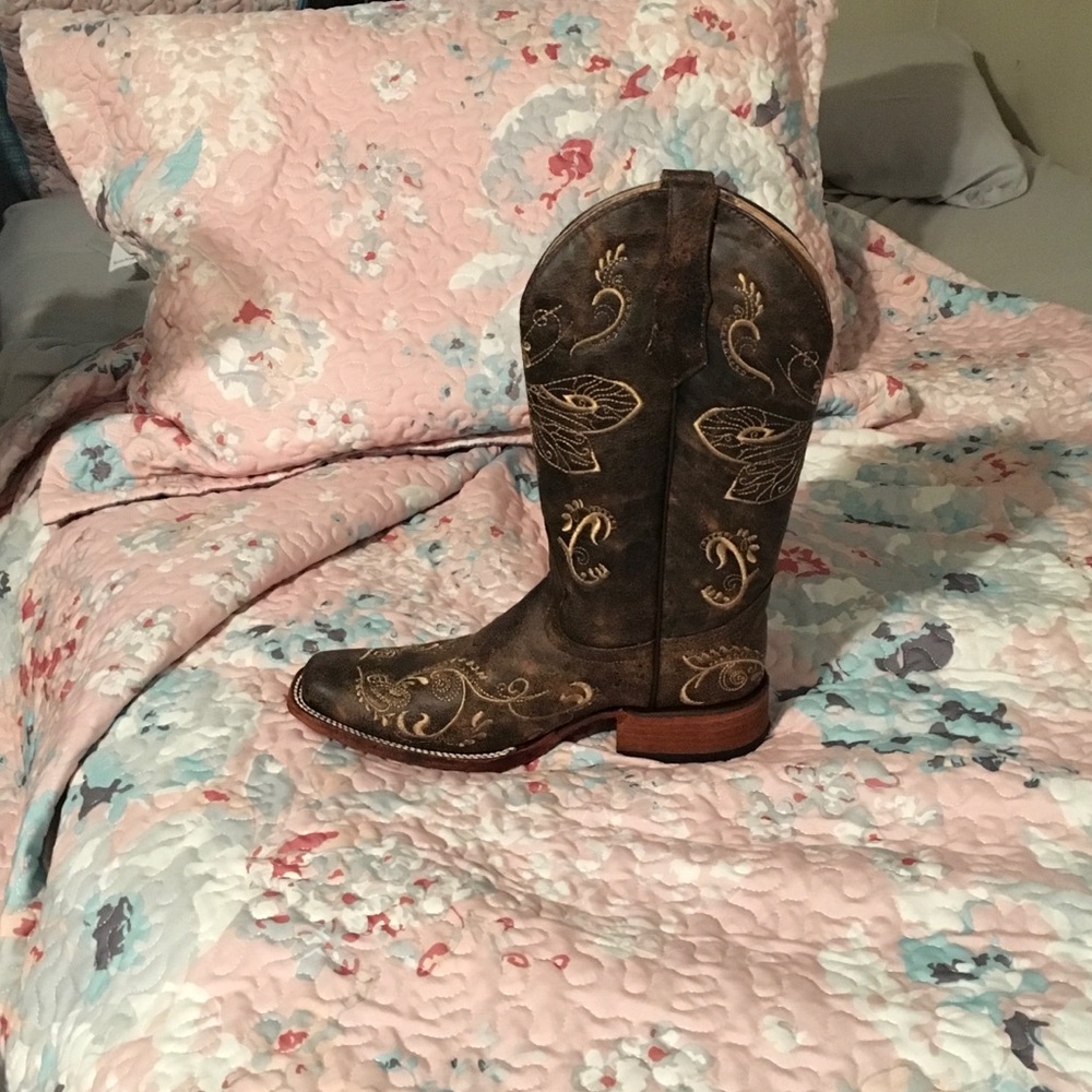 NEW western boots! Size 9! Open to offers!
