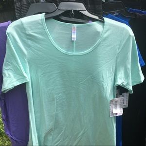LULAROE SOFT MINT GREEN PERFECT TEE in M