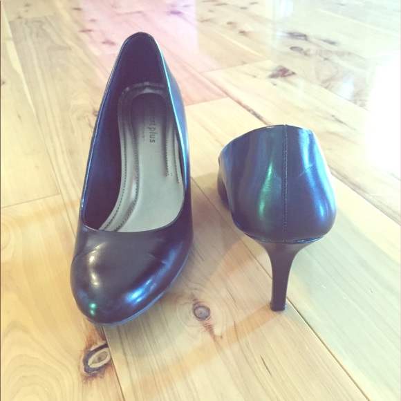 Size 10W, 3inch heels. Comfort Plus brand. - Picture 1 of 4