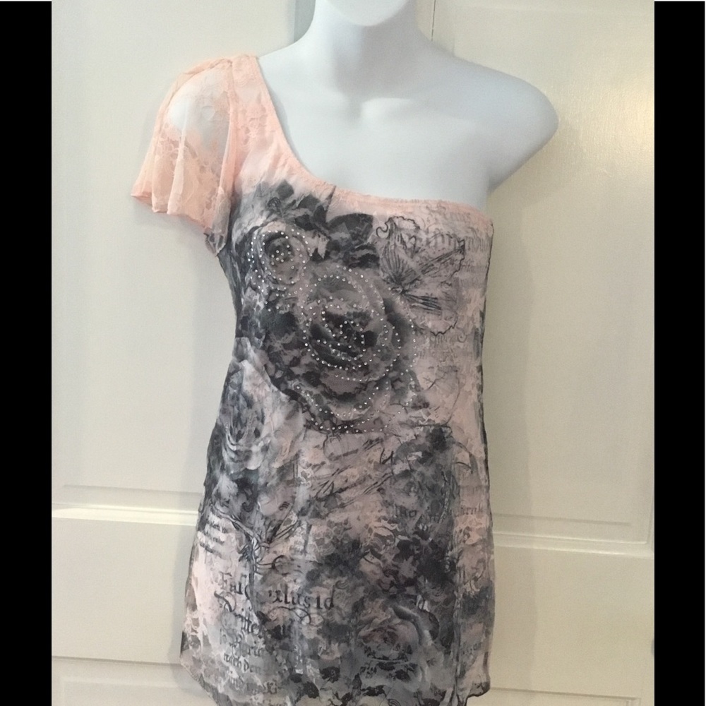 🆕 Pretty Lace Top with Rhinestones
