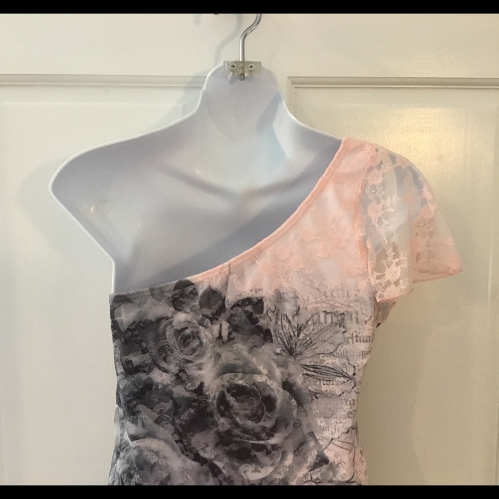🆕 Pretty Lace Top with Rhinestones - Picture 4 of 8