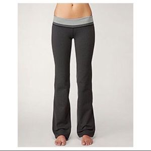 LULULEMON heathered gray groove pants wunder under