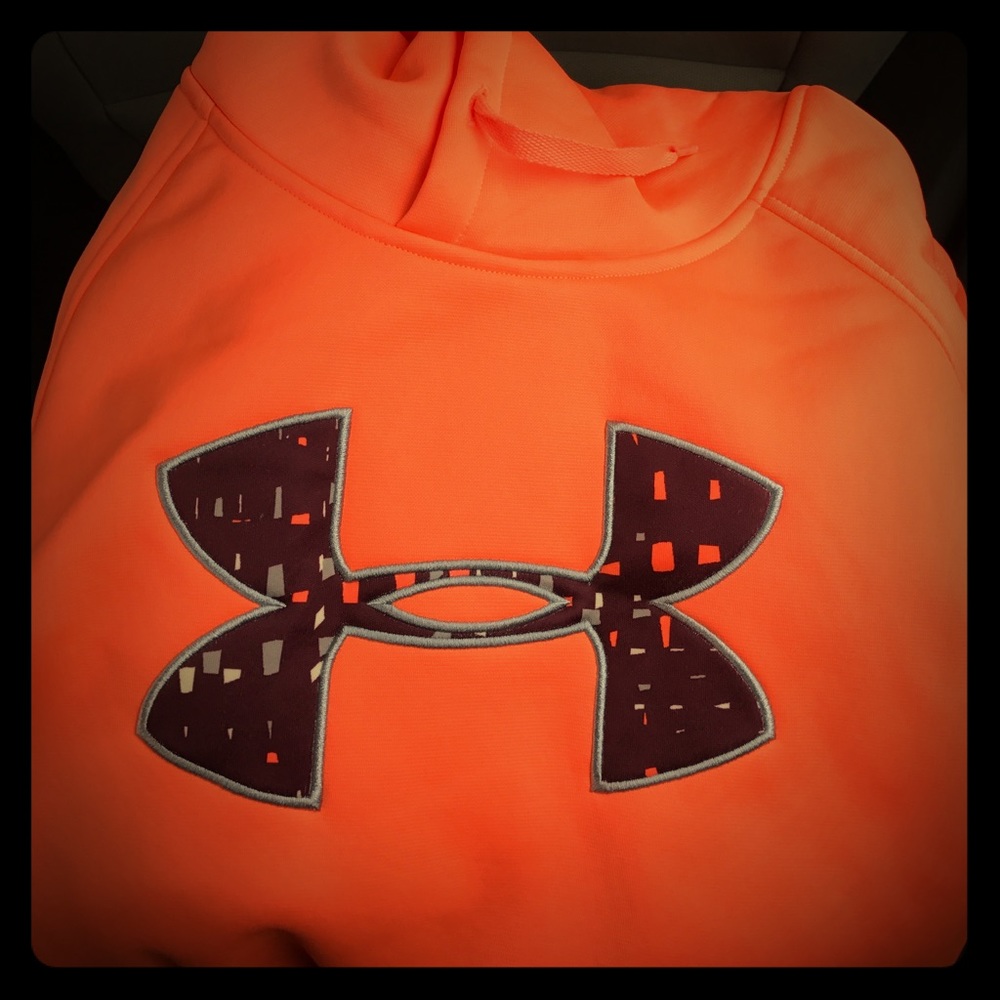 NEVER BEEN WORN UNDER ARMOR HOODIE