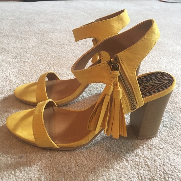 NEW qupid ankle strap heels - Picture 2 of 2