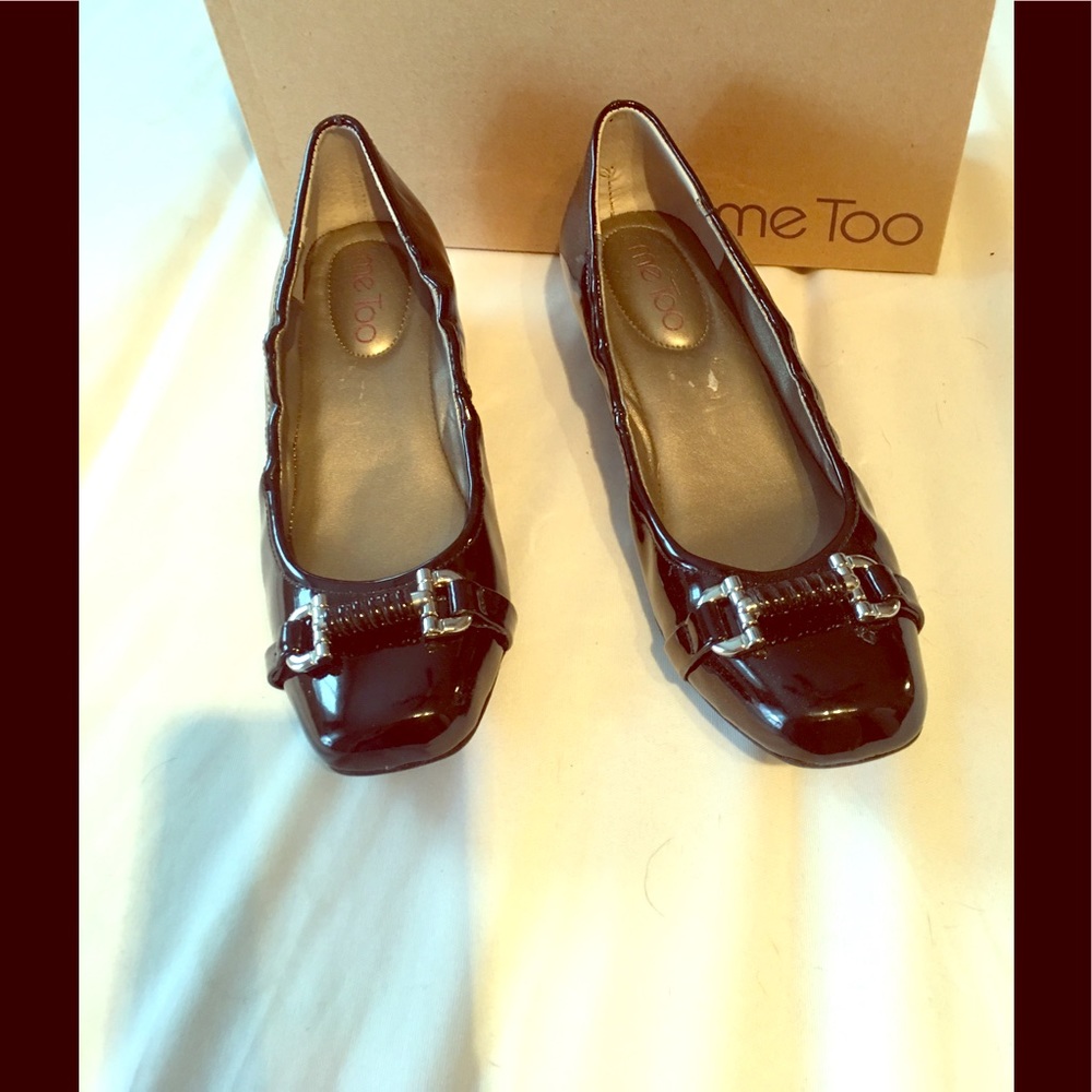Ladies patent leather shoe