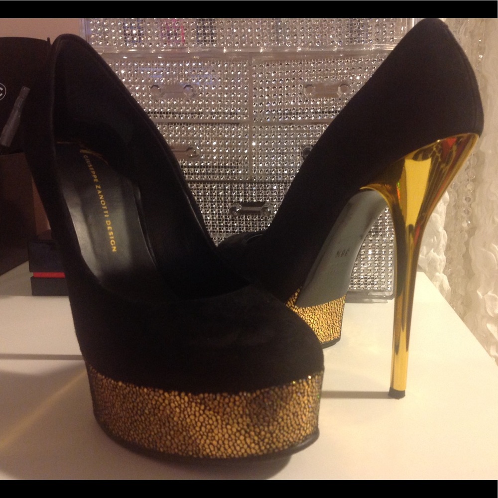 SOLD!!!🤑Suede/gold platform pumps 👠 - Picture 4 of 8