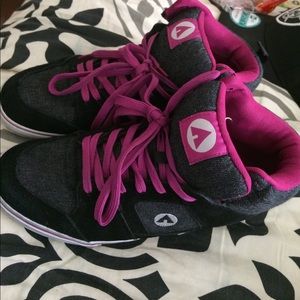Air walk woman's shoes. Hardly worn!! Size 10