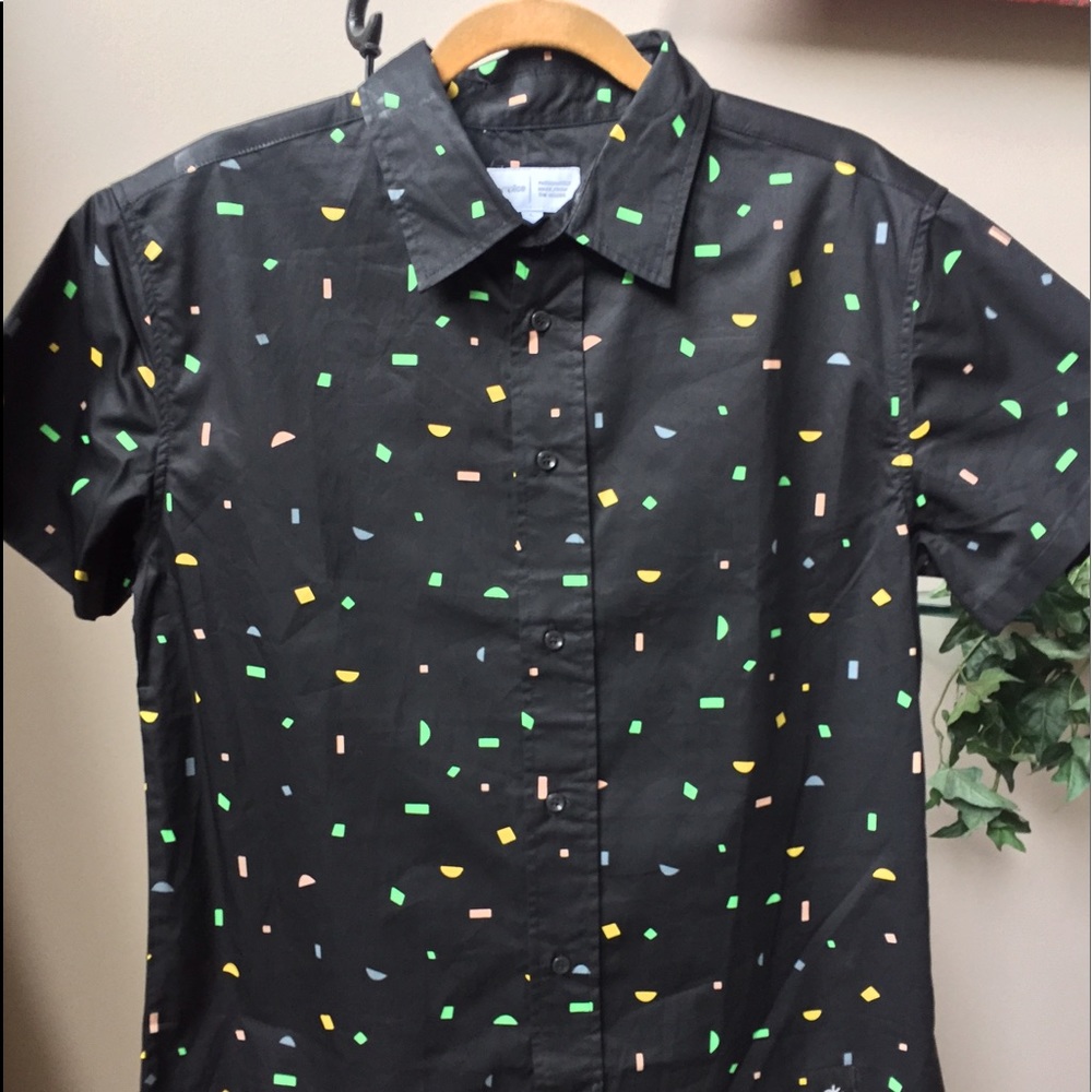 Young men's shirt sleeve button up shirt.