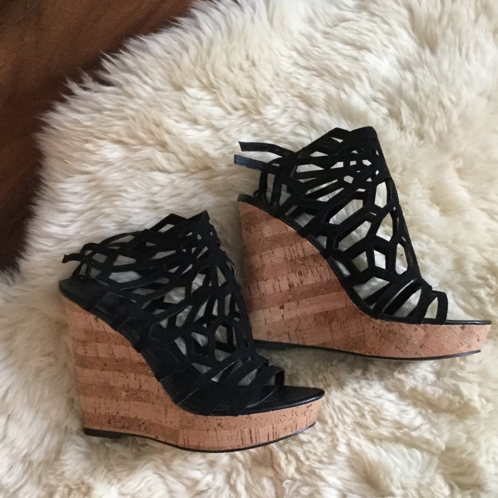 Brand new, excellent condition caged wedges