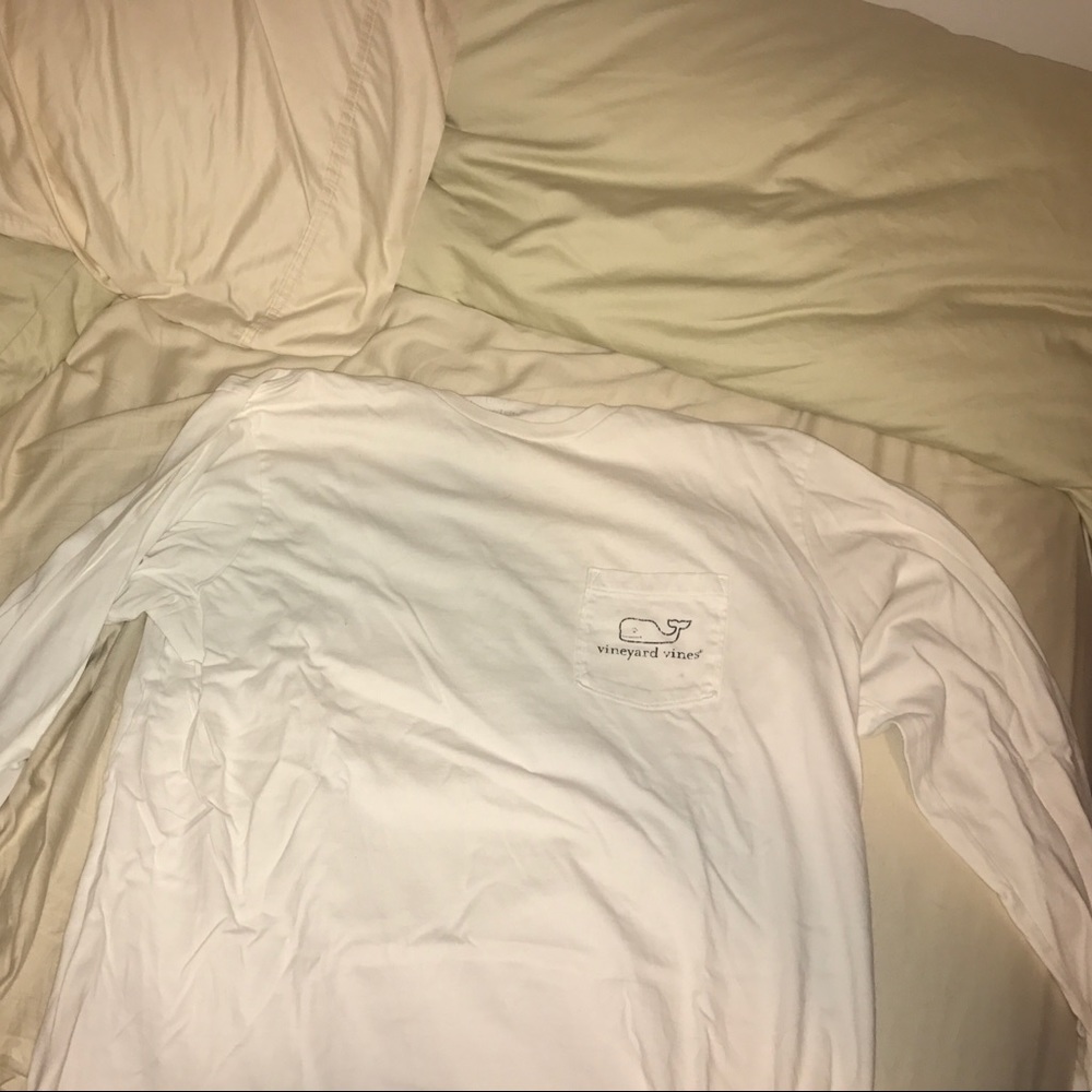 White vineyard vines shirt