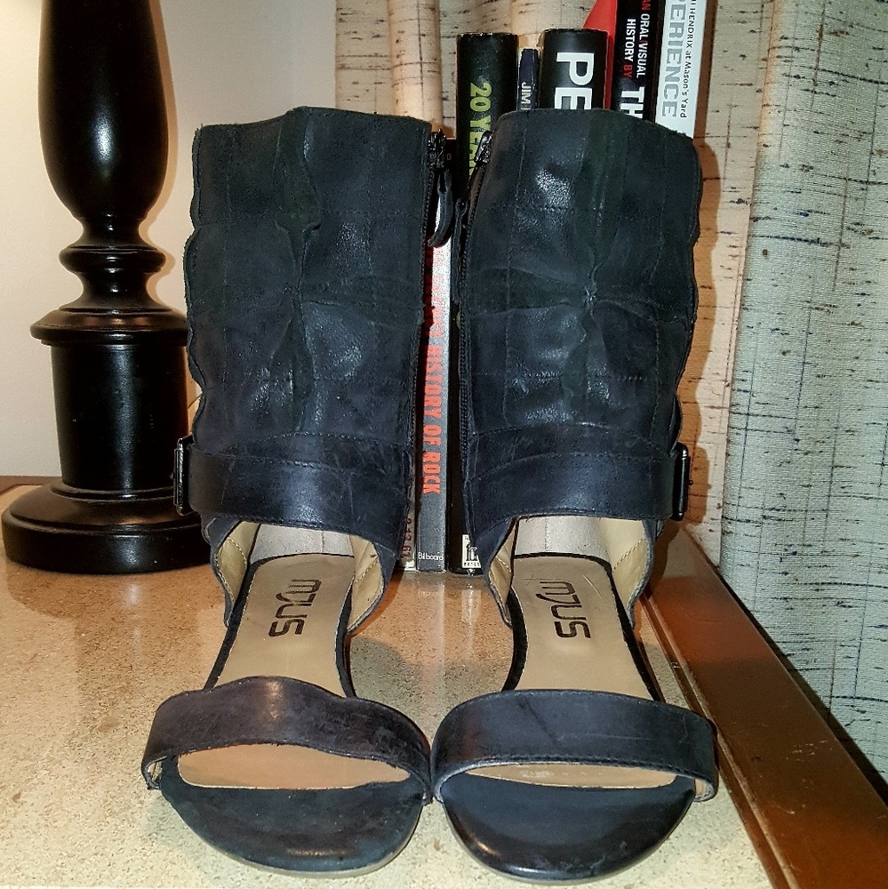 MJUS leather slouch sandals BNWOT