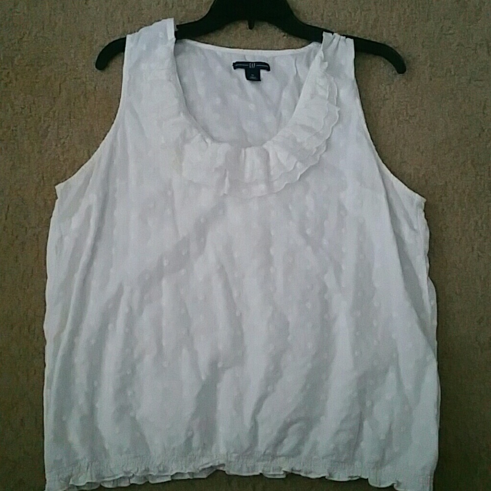 Gap White Summer Dot to Dot Shirt