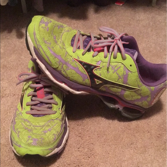 Mizuno Wave Nation 16 - Picture 1 of 1