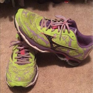 Mizuno Wave Nation 16