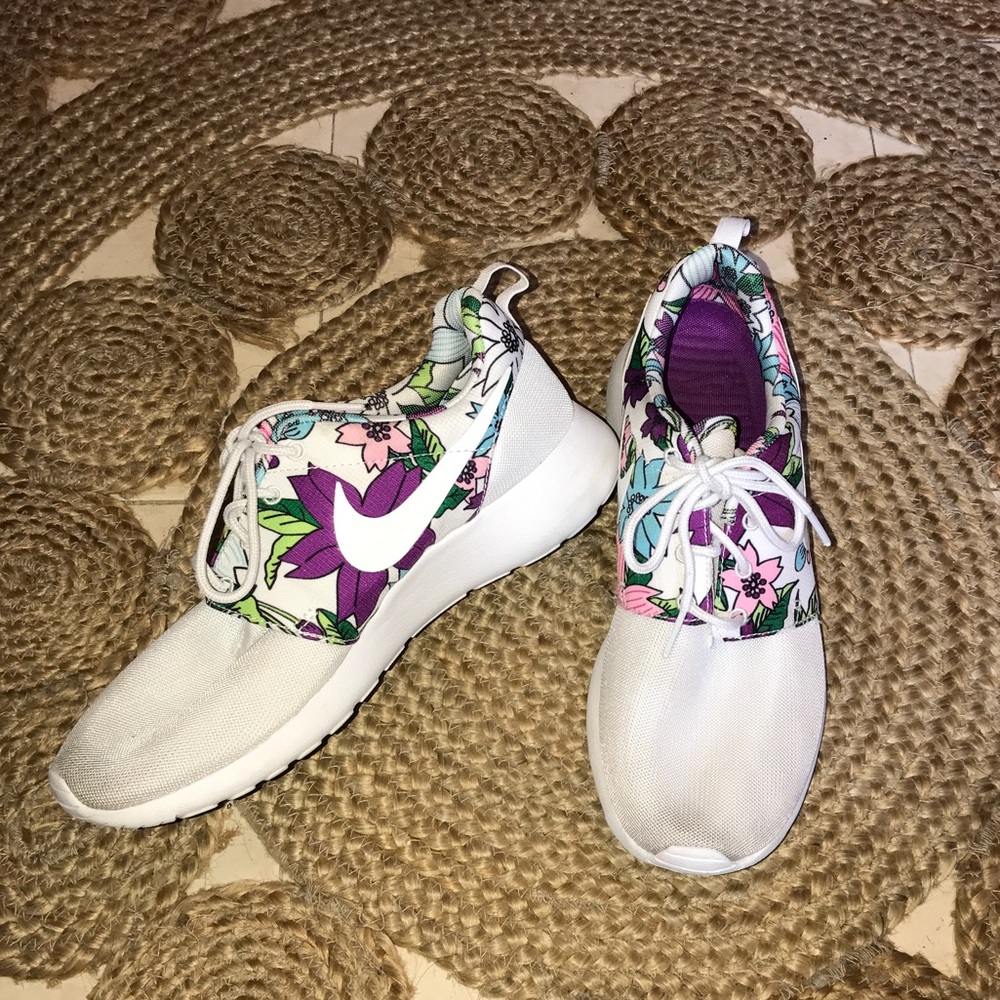 TEMPORARY PRICE DROP Nike Roshes