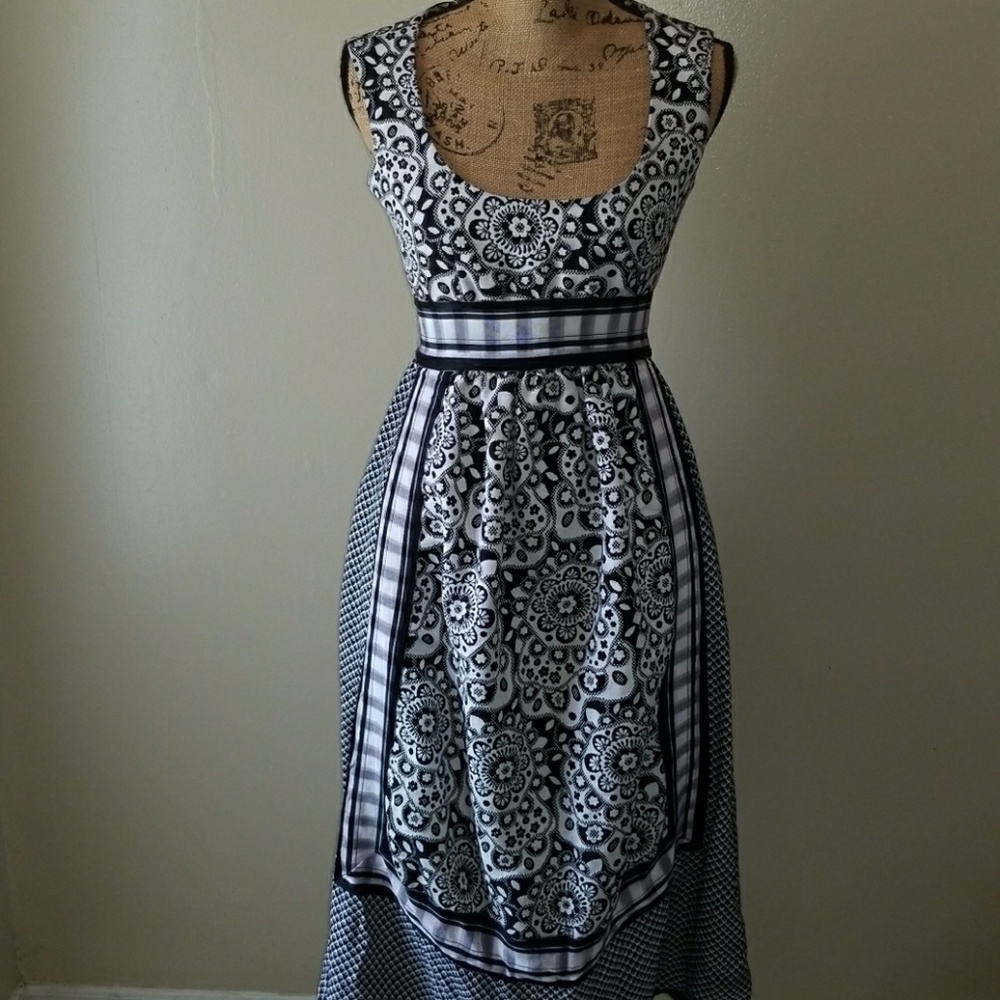Beautiful Classic Black and White Patterned Dress