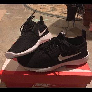 Women's Nike Juvenate size 6.5