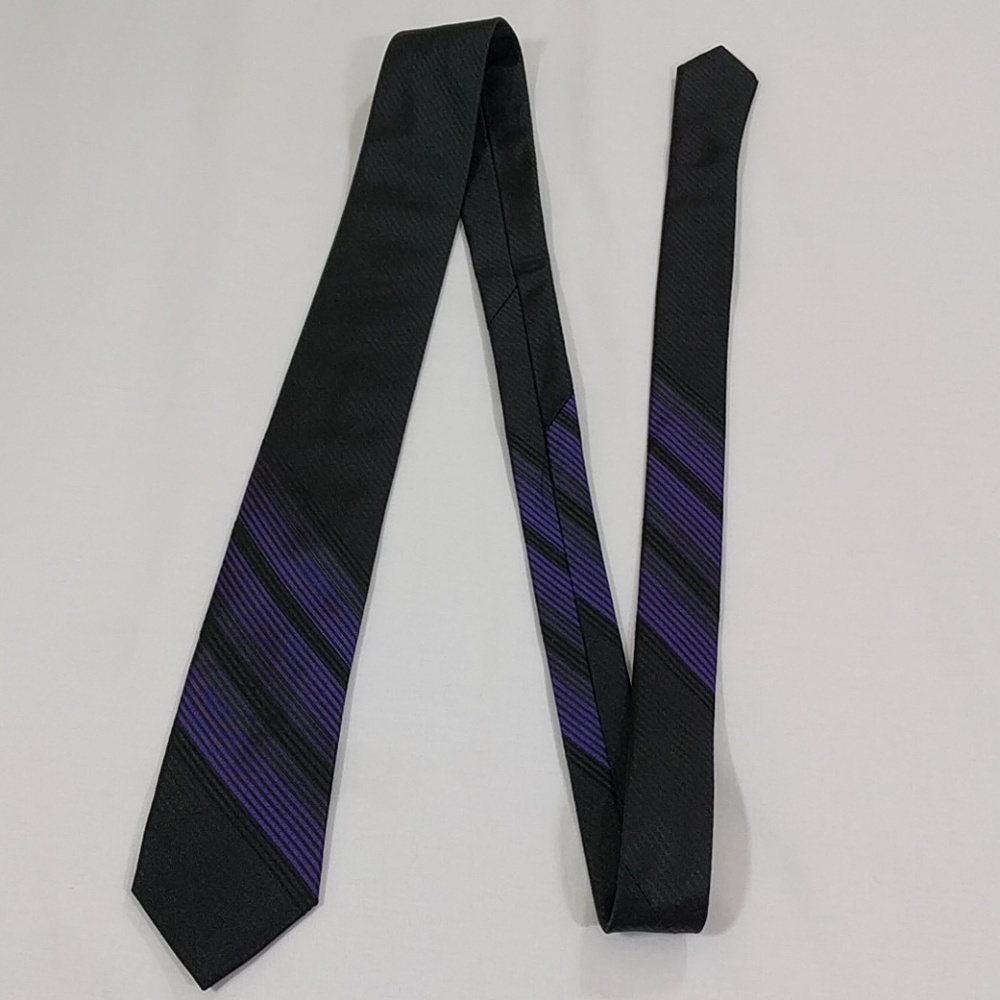Men's tie purple and black