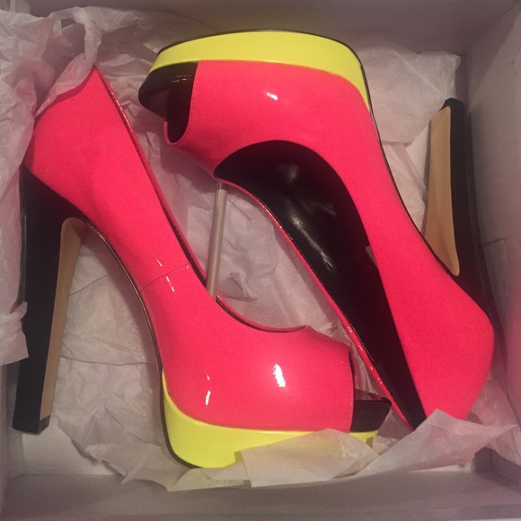 Steve Madden Shoes - Steve Madden Neon heels