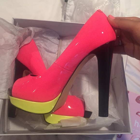 Steve Madden Neon heels - Picture 2 of 3